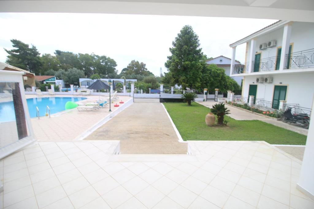 Umbrella Beach Apartments カボス エクステリア 写真